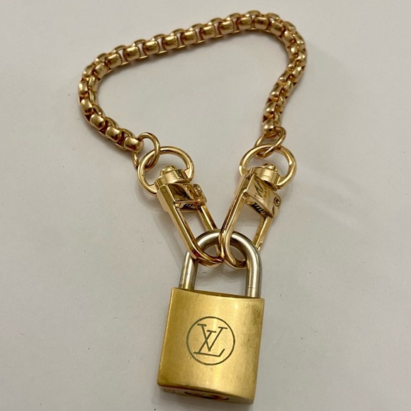 Vintage, Louis Vuitton Brass Padlock with 7-8in Gold Tone Chain Bracelet (A) - Picture 8 of 11